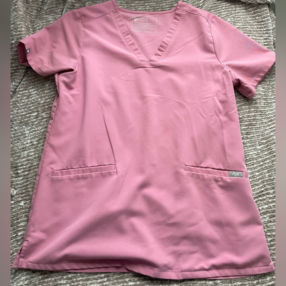 Figs Casma Three-Pocket Scrub Top Chalk Pink